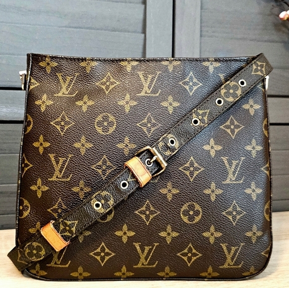 Authentic LOUIS VUITTON Monogram Looping MM Crossbody - Picture 1 of 14